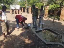 AAA Malawi Dezember 2021: Brunnenreparatur in Tengani