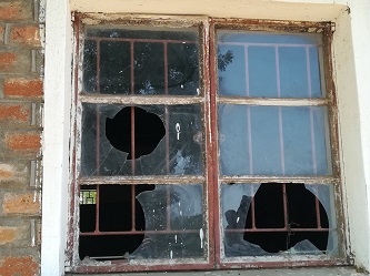 Fensterschäden in Klassenzimmern der Mpatsa CDSS
